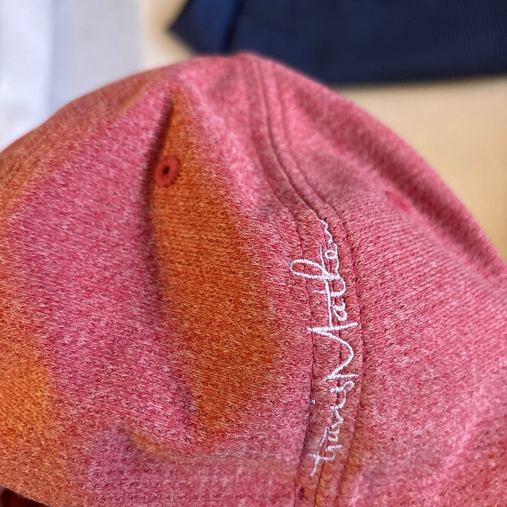 Like new Travis Mathew golf hat size small/medium - Picture 4 of 4